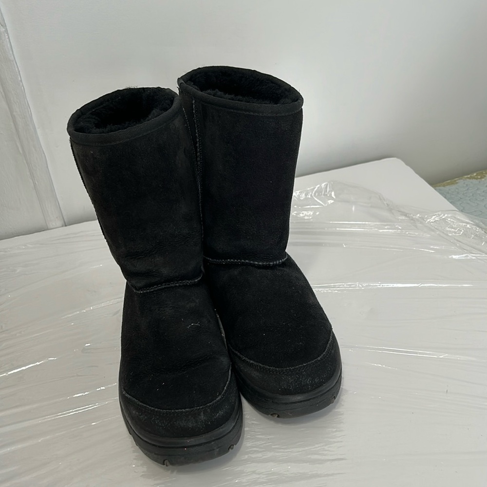 UGG AUSTRALIA.  WOMEN BOOTS
